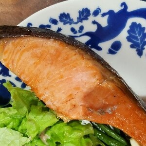 お弁当に入れる「鮭のしょうゆ焼き」